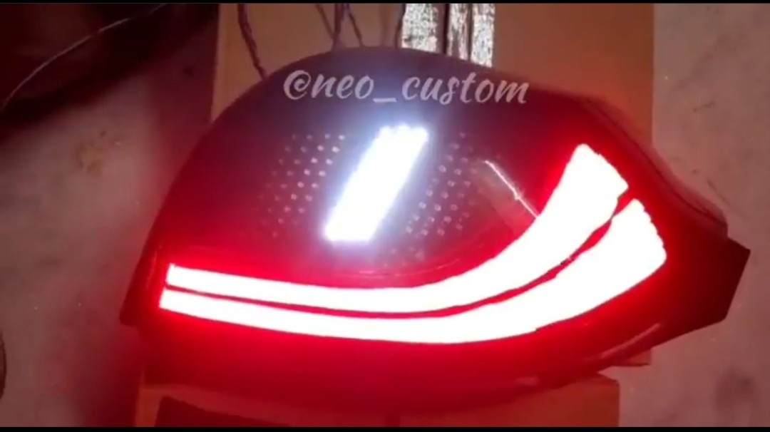 Alto 800 deals brake light